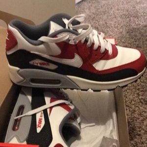 Red & Black Nike tennis shoe sz 6.5